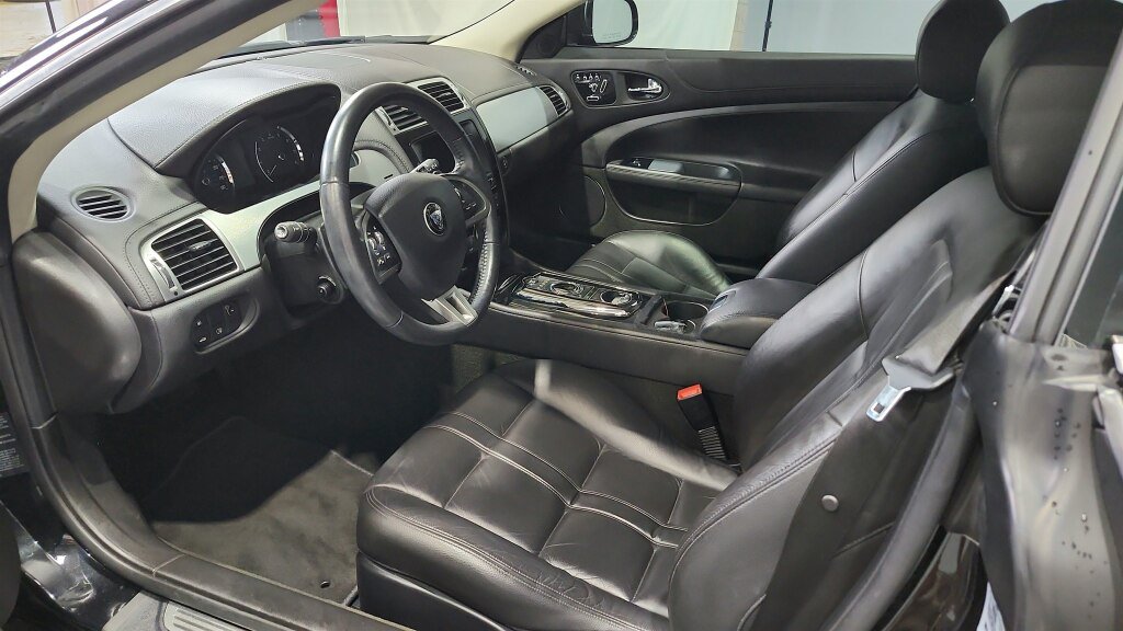 Used 2014 Jaguar XK Touring RWD image 26