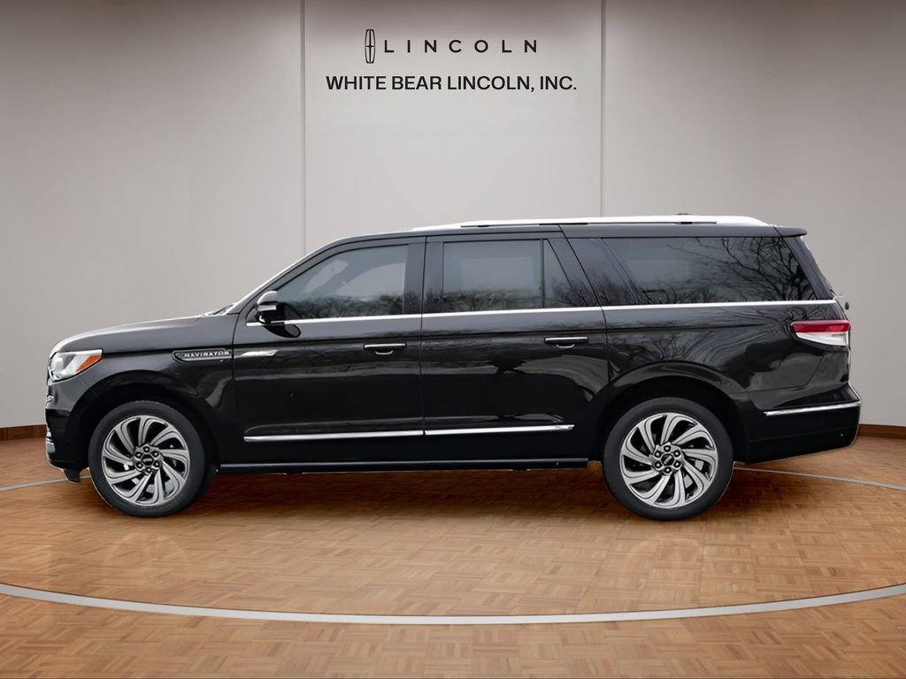 Used 2023 Lincoln Navigator L Reserve AWD/4WD image 8