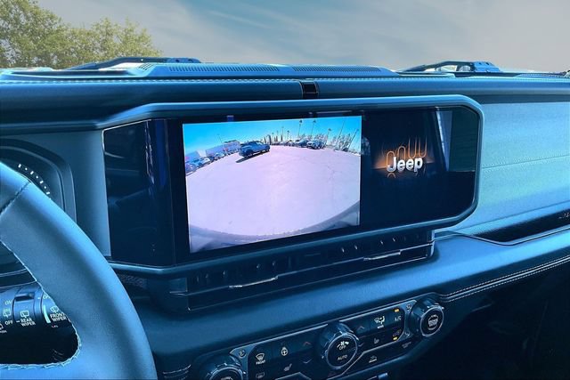 Used 2025 Jeep Wrangler Unlimited Sahara AWD/4WD image 14