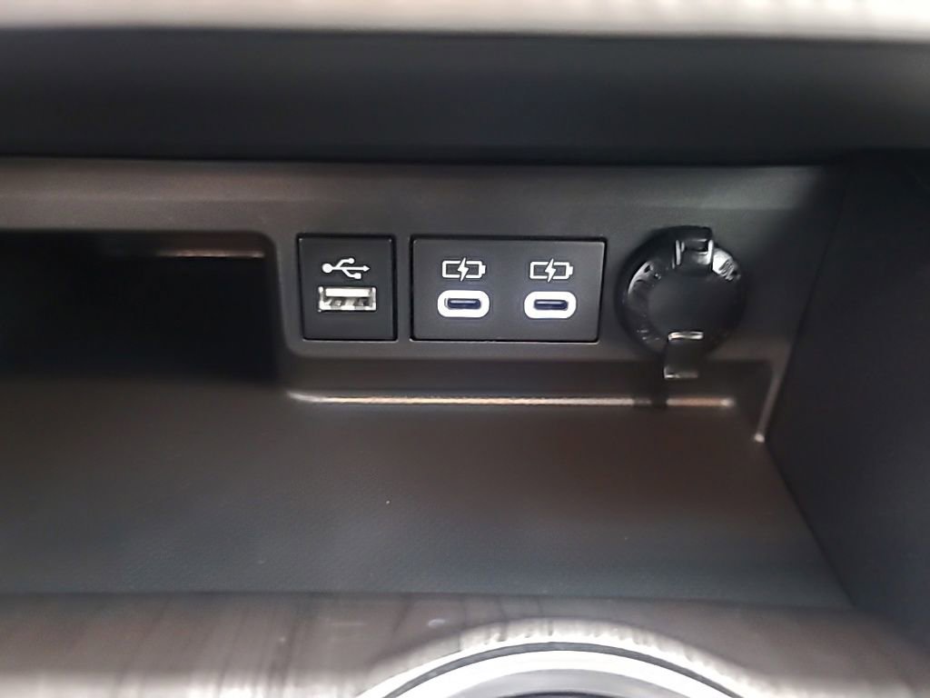 Used 2025 Toyota Highlander Platinum image 40