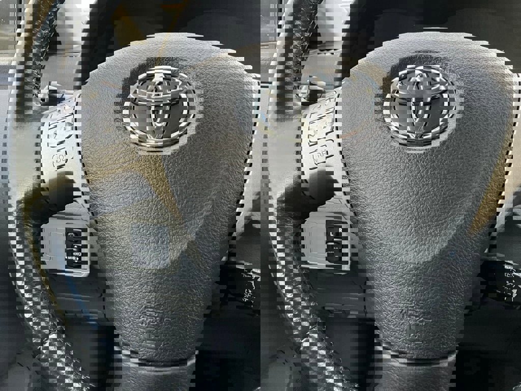 Used 2013 Toyota Corolla LE image 21