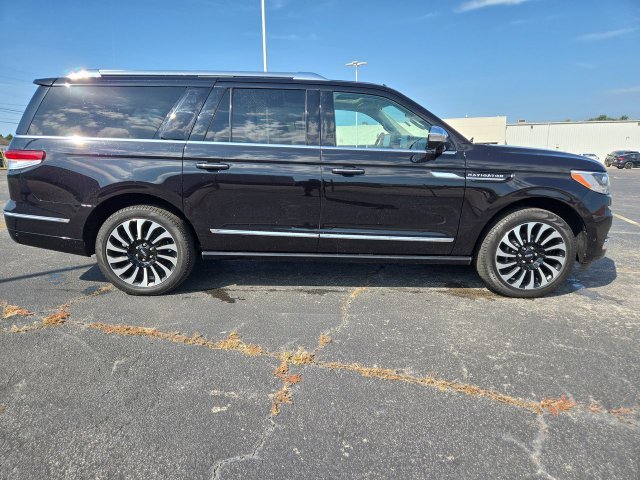 Used 2024 Lincoln Navigator L Black Label AWD/4WD image 9