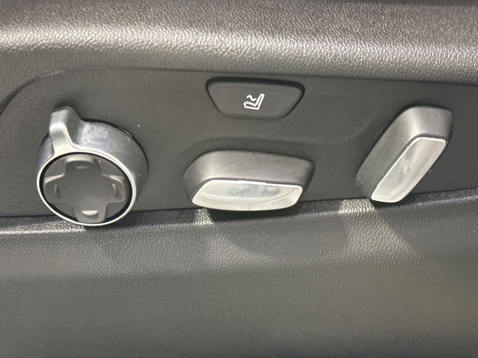Used 2025 Cadillac XT4 Sport AWD/4WD image 15
