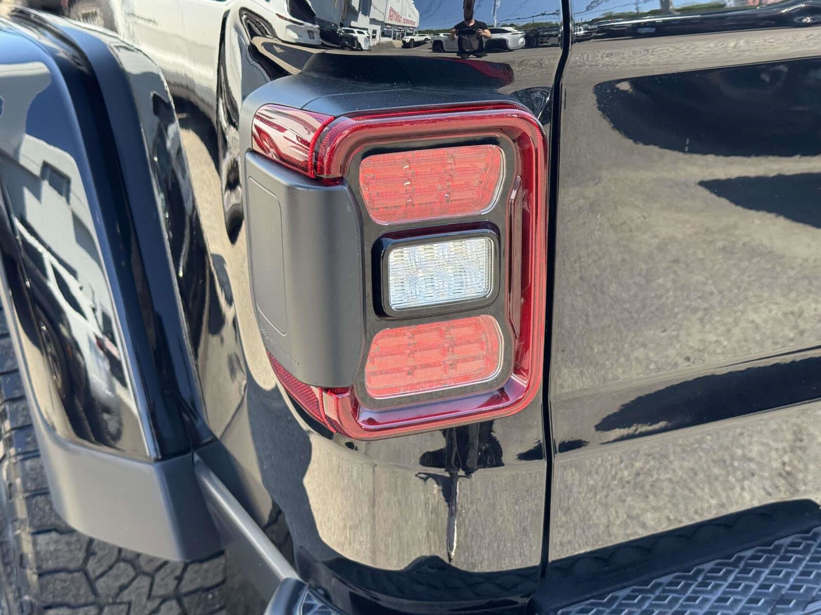 Used 2021 Jeep Gladiator Mojave AWD/4WD image 11