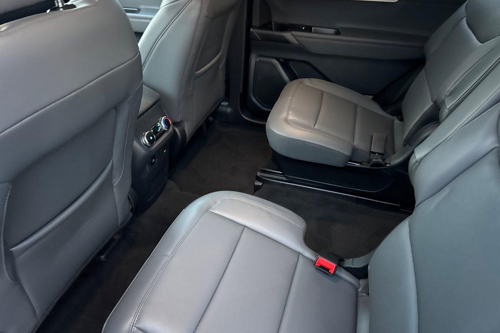 New 2026 Ford Explorer Active w/ Active Comfort Package RWD image 11