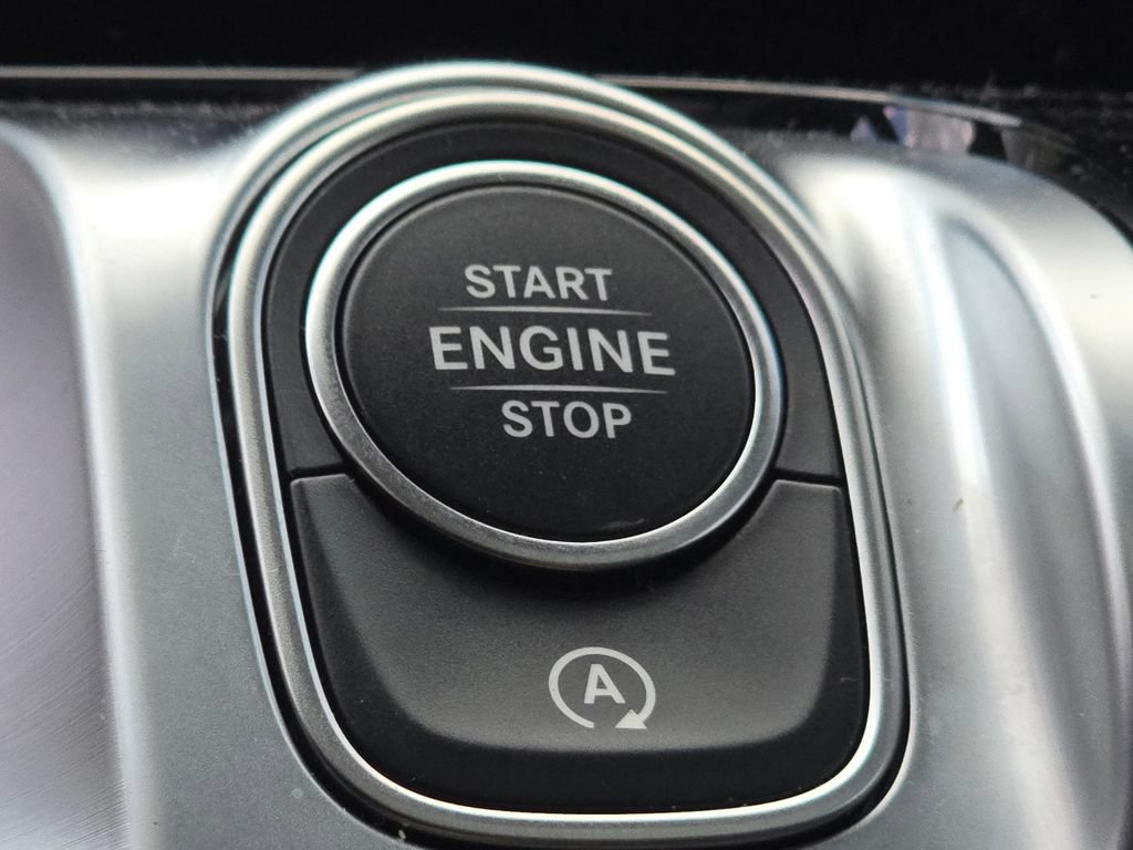 Used 2026 Mercedes-Benz GLB 250 4MATIC image 37