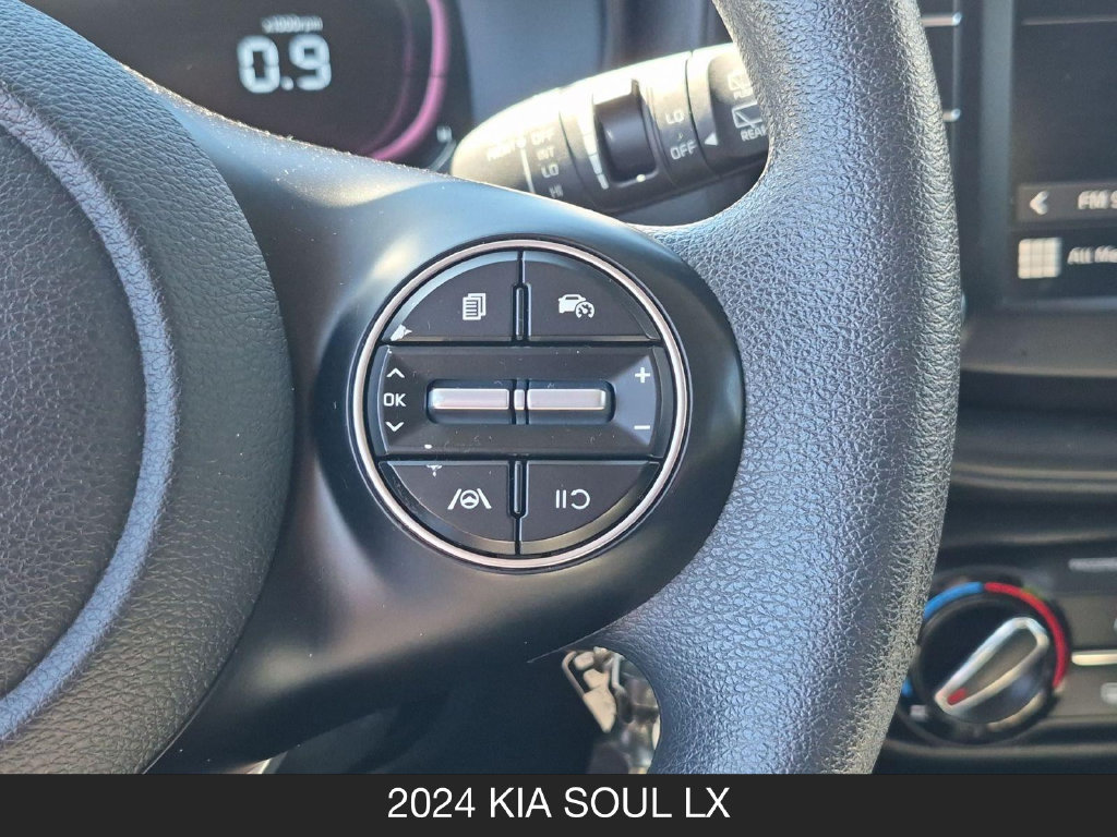 Used 2024 Kia Soul LX w/ LX Technology Package FWD image 18