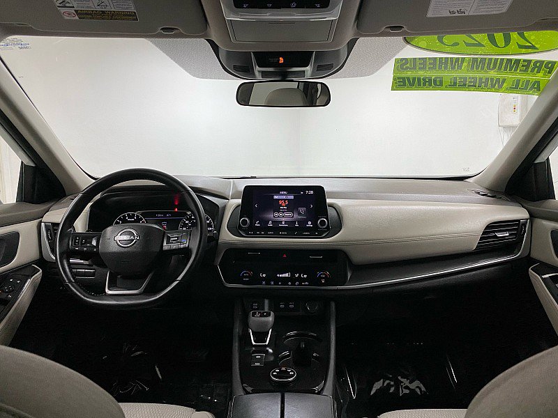 Used 2025 Nissan Rogue SV image 22