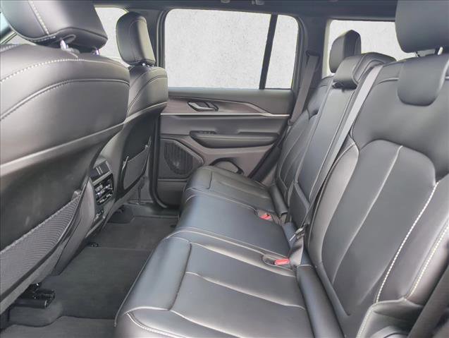Used 2025 Jeep Grand Cherokee Limited RWD image 14