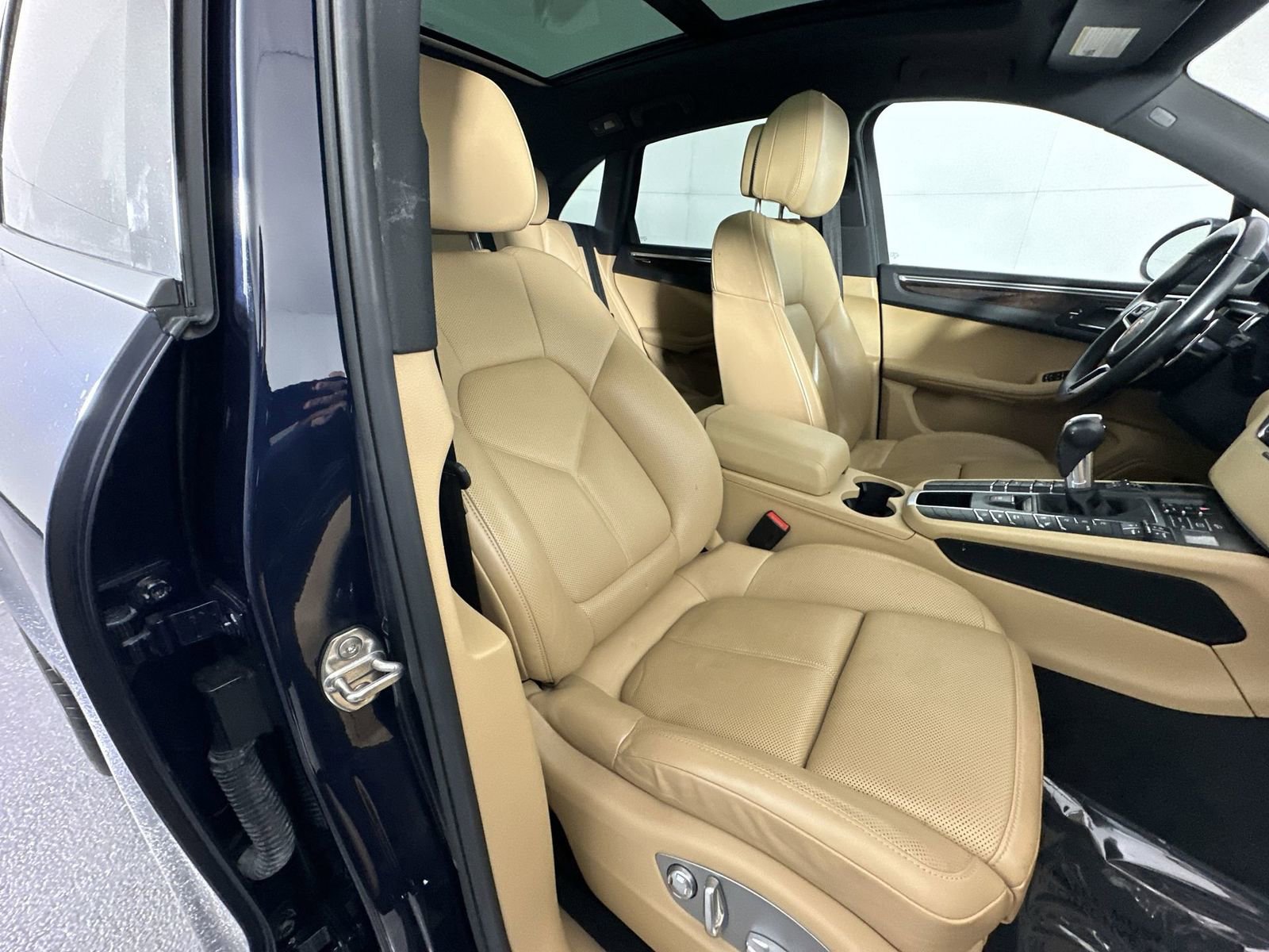 Used 2018 Porsche Macan AWD/4WD image 27