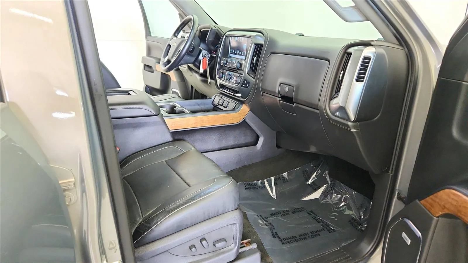 Used 2017 Chevrolet Silverado 1500 LTZ w/ Sport Package AWD/4WD image 36