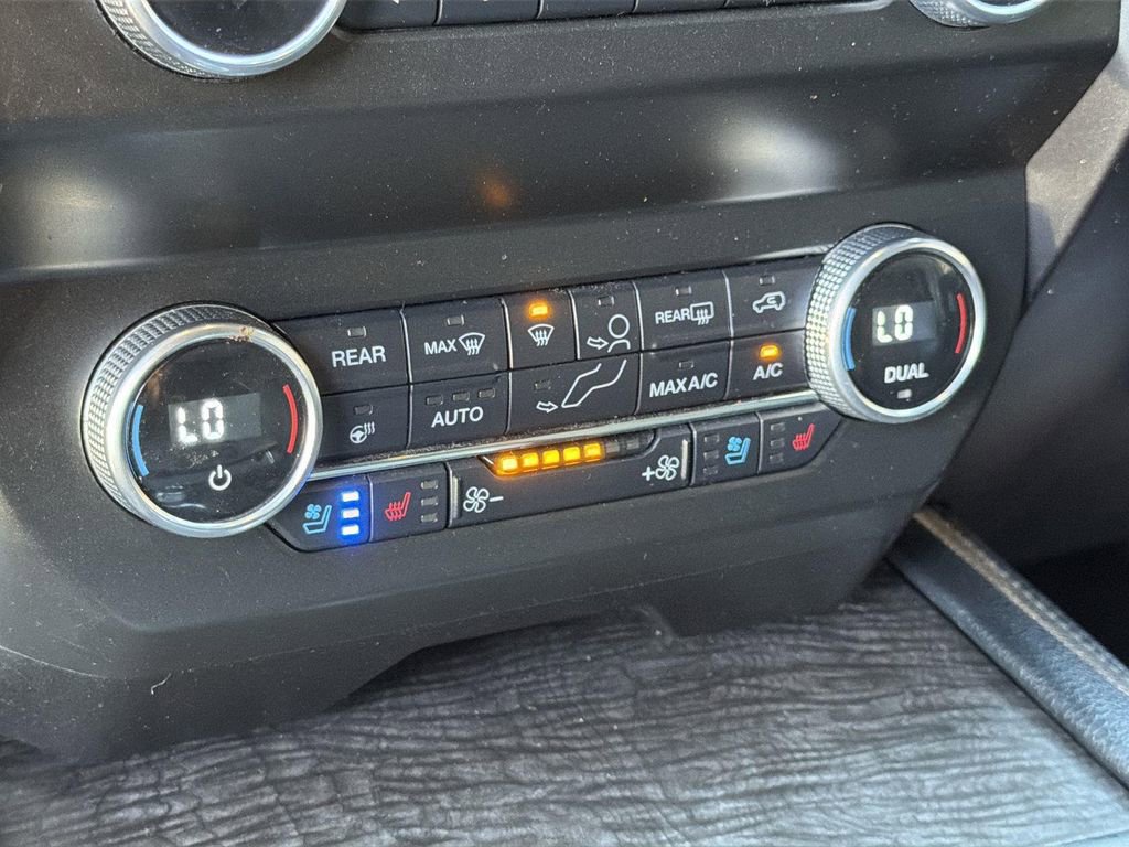 Used 2021 Ford Expedition Limited image 11