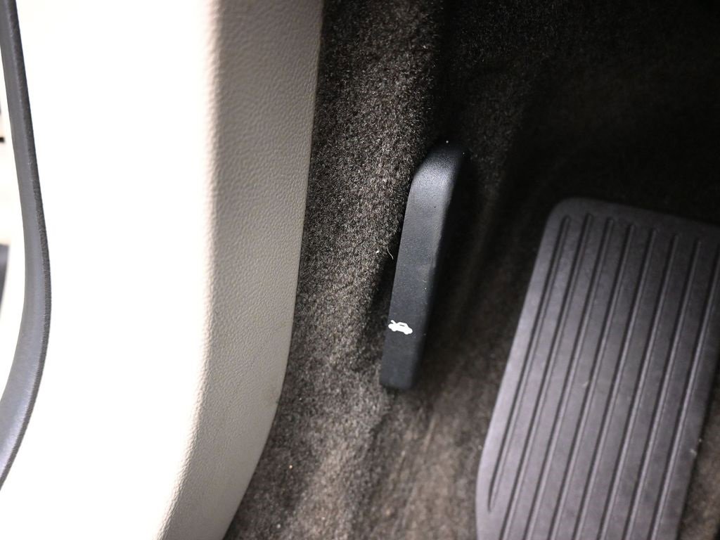 Used 2018 Lincoln MKZ Reserve w/ Technology Package image 27