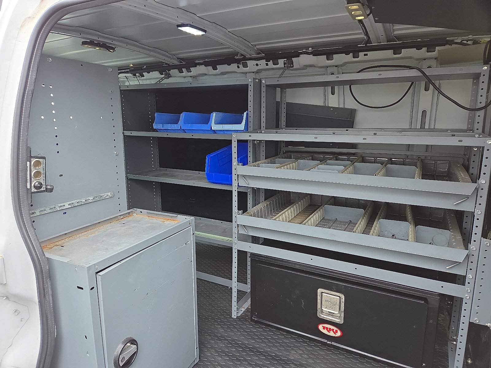 Used 2016 Chevrolet Express 2500 RWD image 8