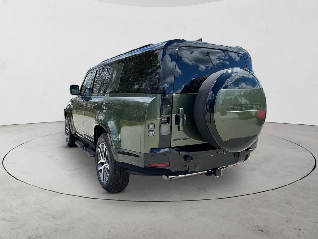 New 2026 Land Rover Defender 130 X-Dynamic SE AWD/4WD image 3