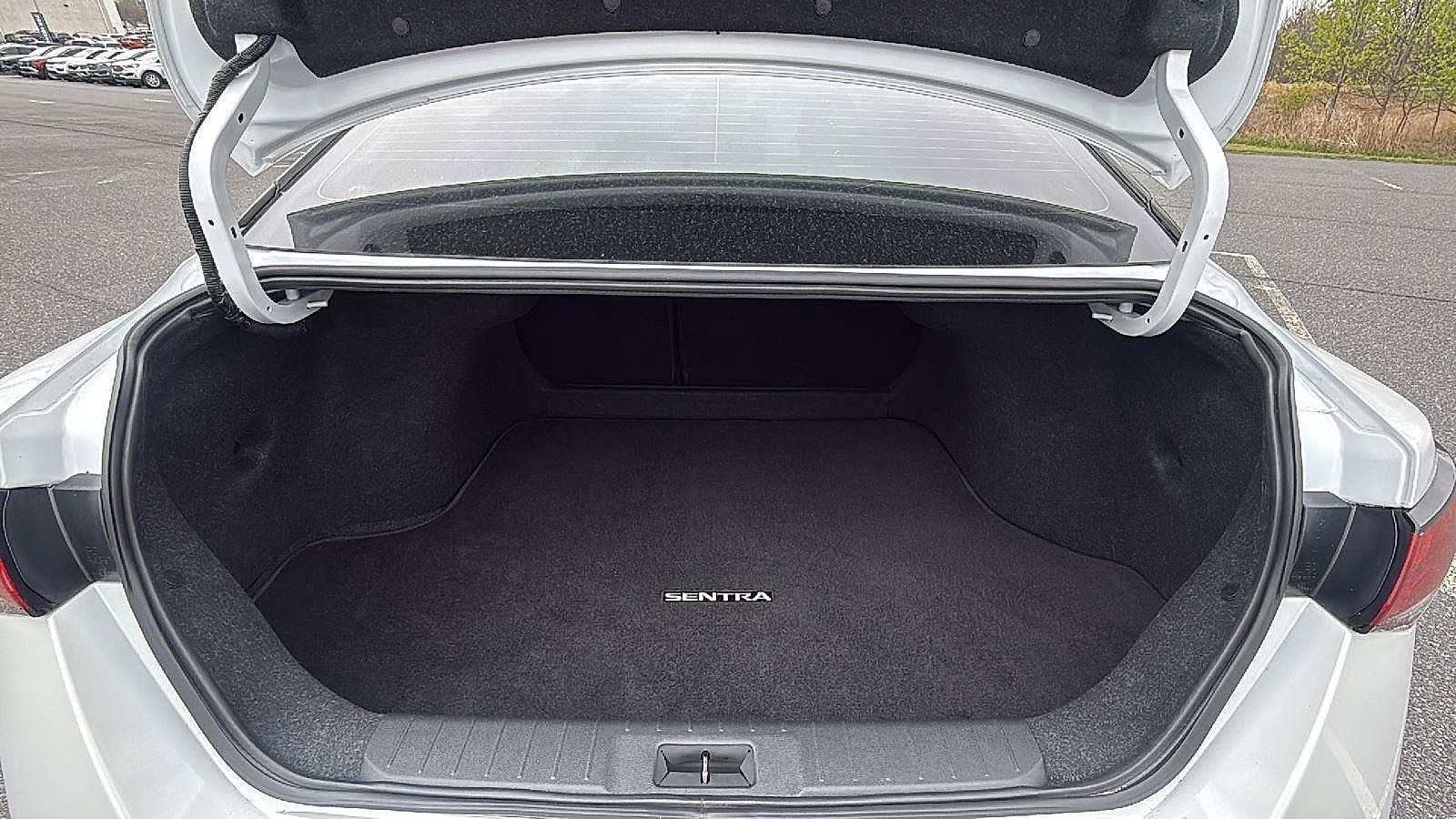 Used 2025 Nissan Sentra SR FWD image 20