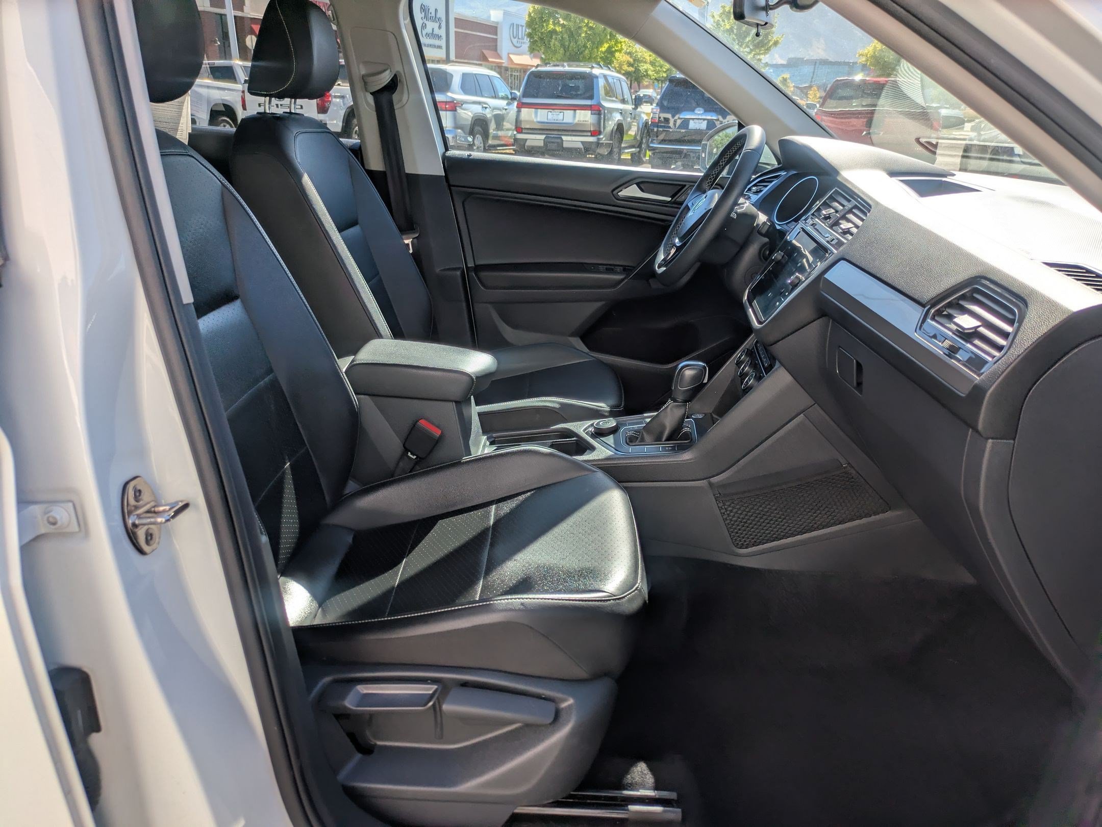 Used 2021 Volkswagen Tiguan SE w/ Panoramic Sunroof Package AWD/4WD image 34