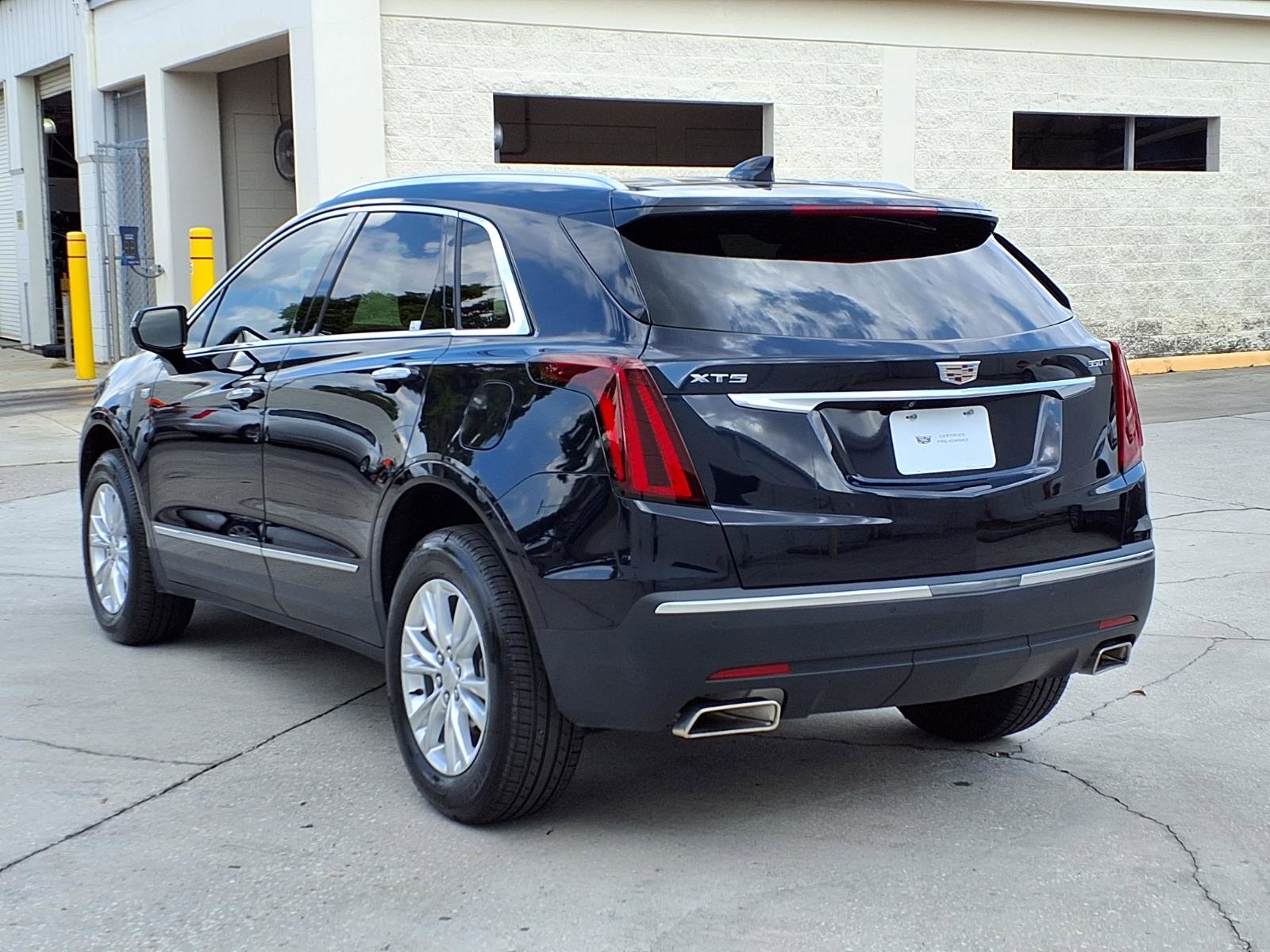 Certified 2022 Cadillac XT5 Luxury image 3