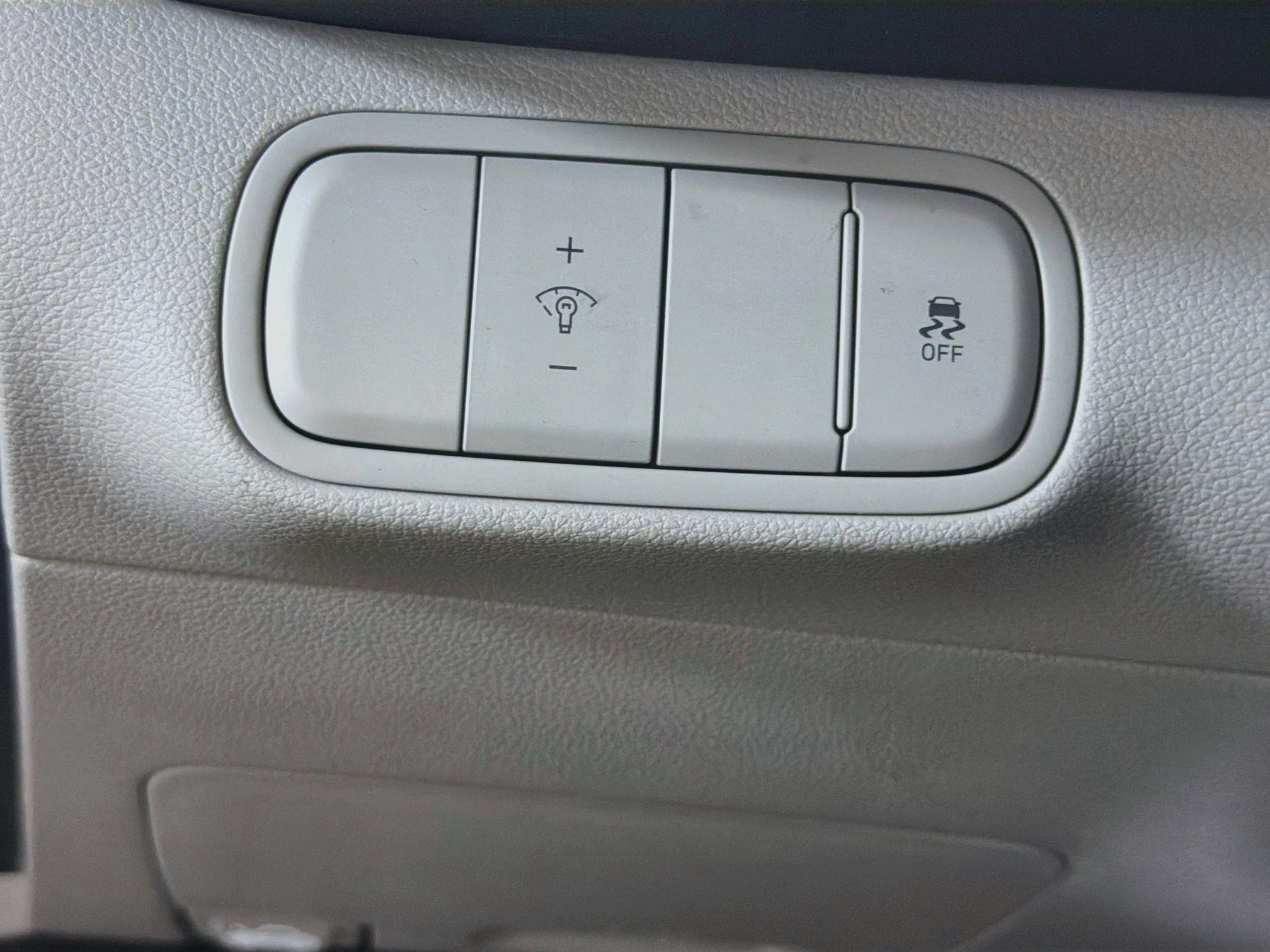 Used 2025 Hyundai Venue SEL FWD image 16