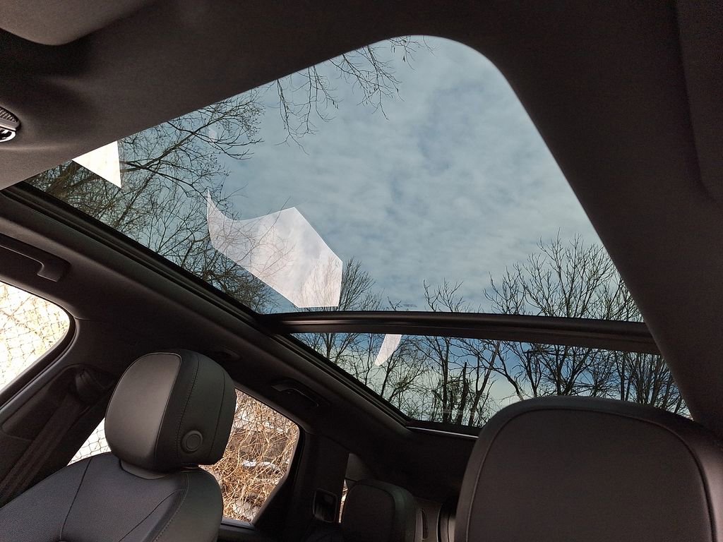 Used 2023 Porsche Cayenne w/ Premium Package image 11