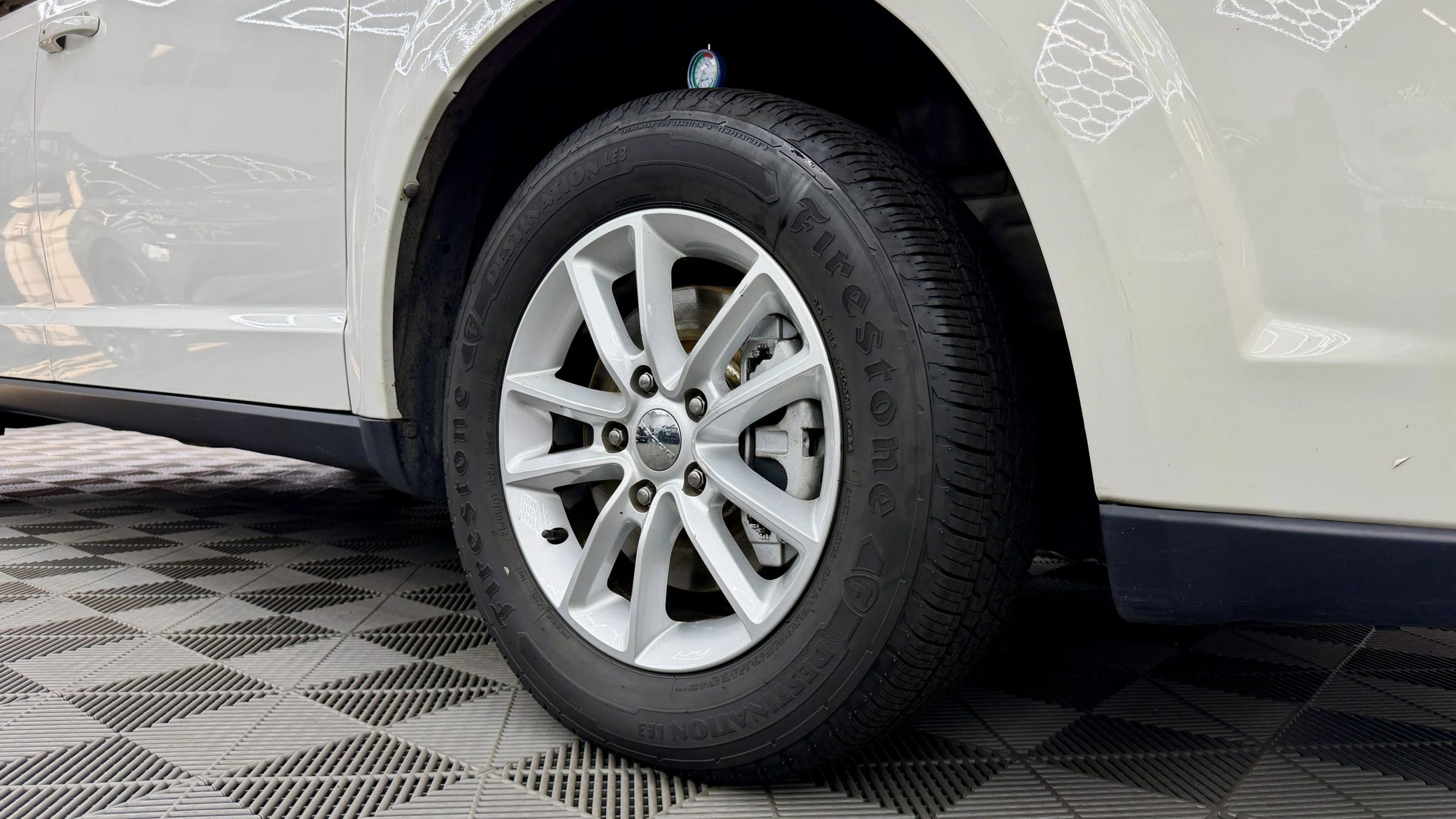 Used 2015 Dodge Journey SXT w/ Flexible Seating Group image 24