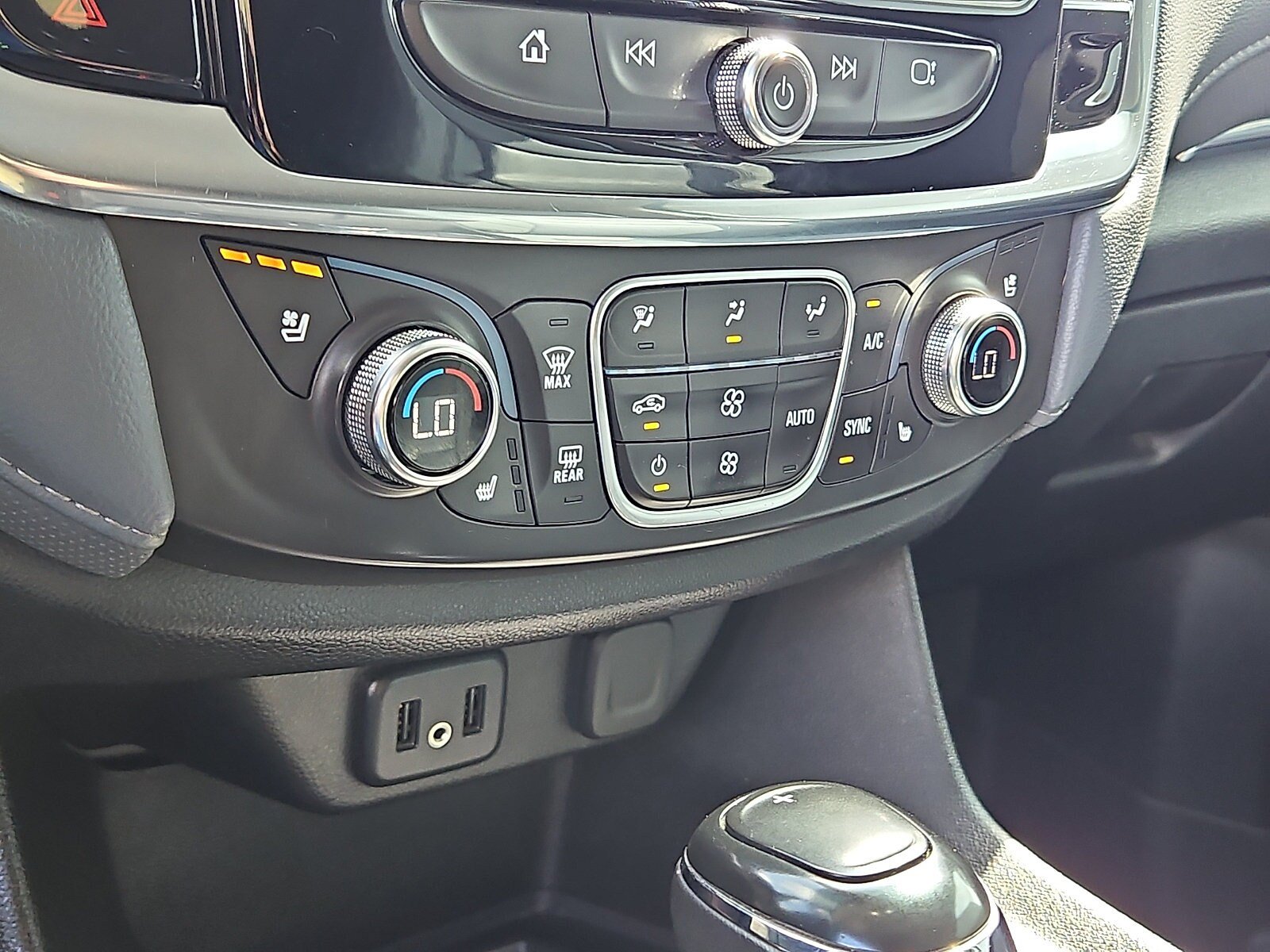 Used 2019 Chevrolet Traverse Premier w/ Driver Confidence II Package FWD image 15