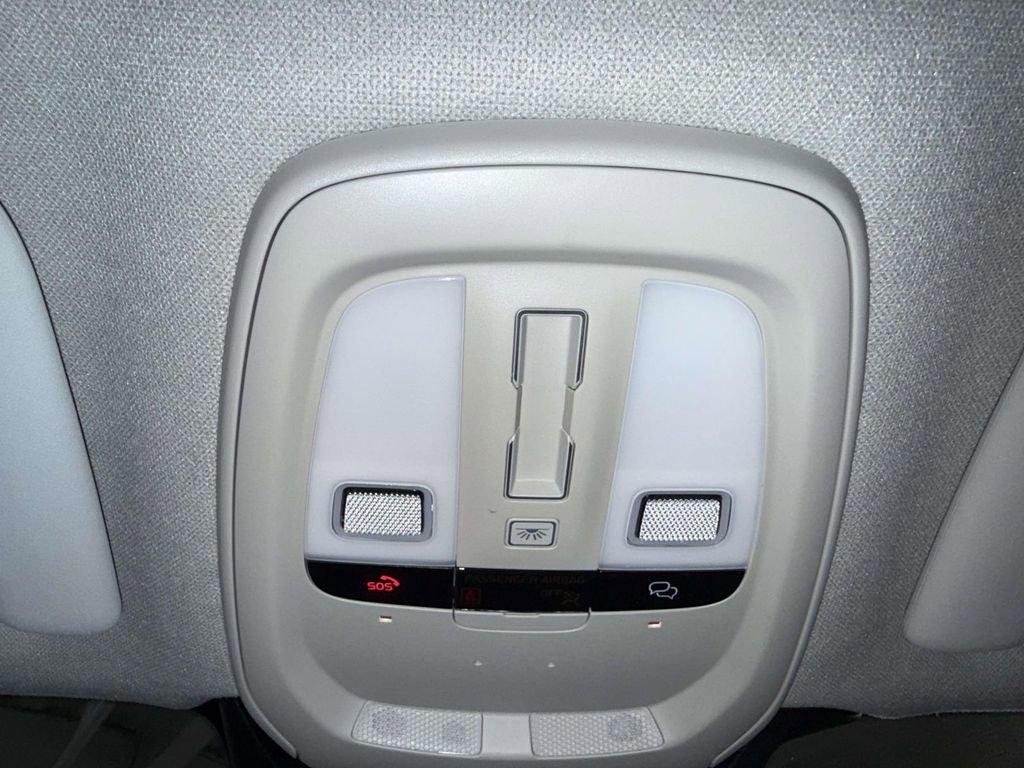 Used 2023 Volvo XC40 B5 Plus w/ Protection Package Premier image 26