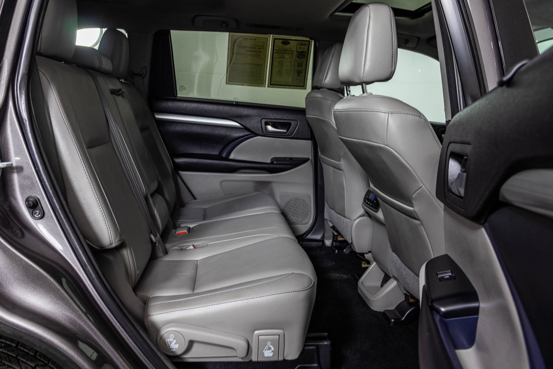 Used 2016 Toyota Highlander XLE AWD/4WD image 45