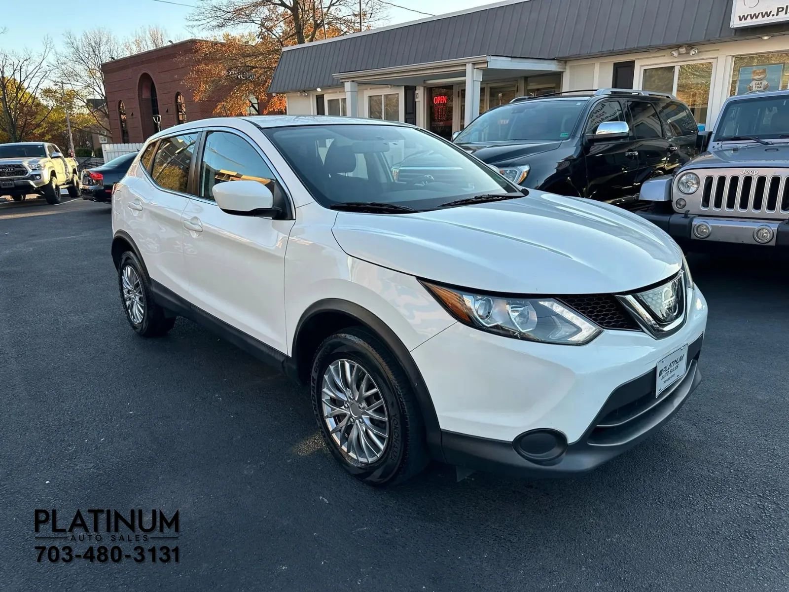 Used 2018 Nissan Rogue Sport S image 4