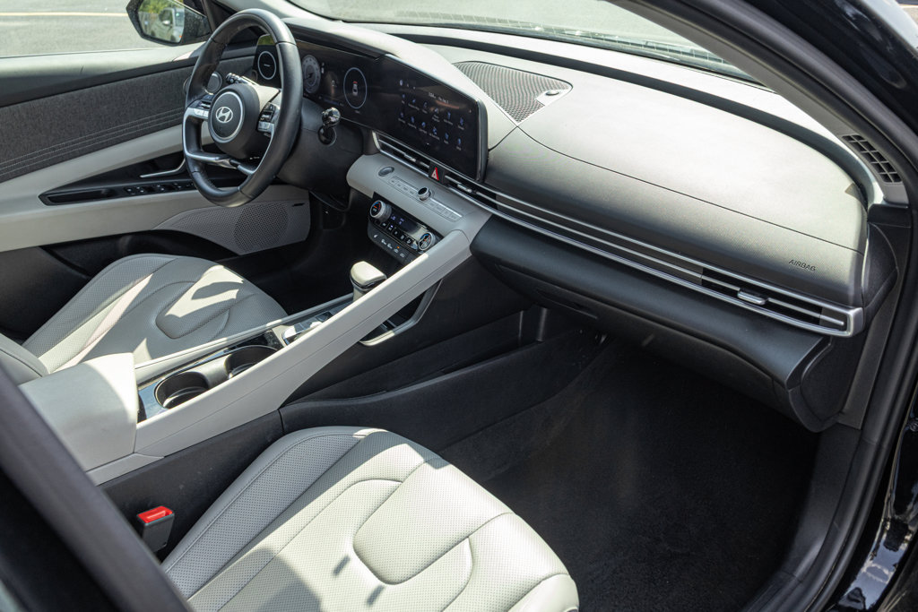 Certified 2024 Hyundai Elantra Limited FWD image 33