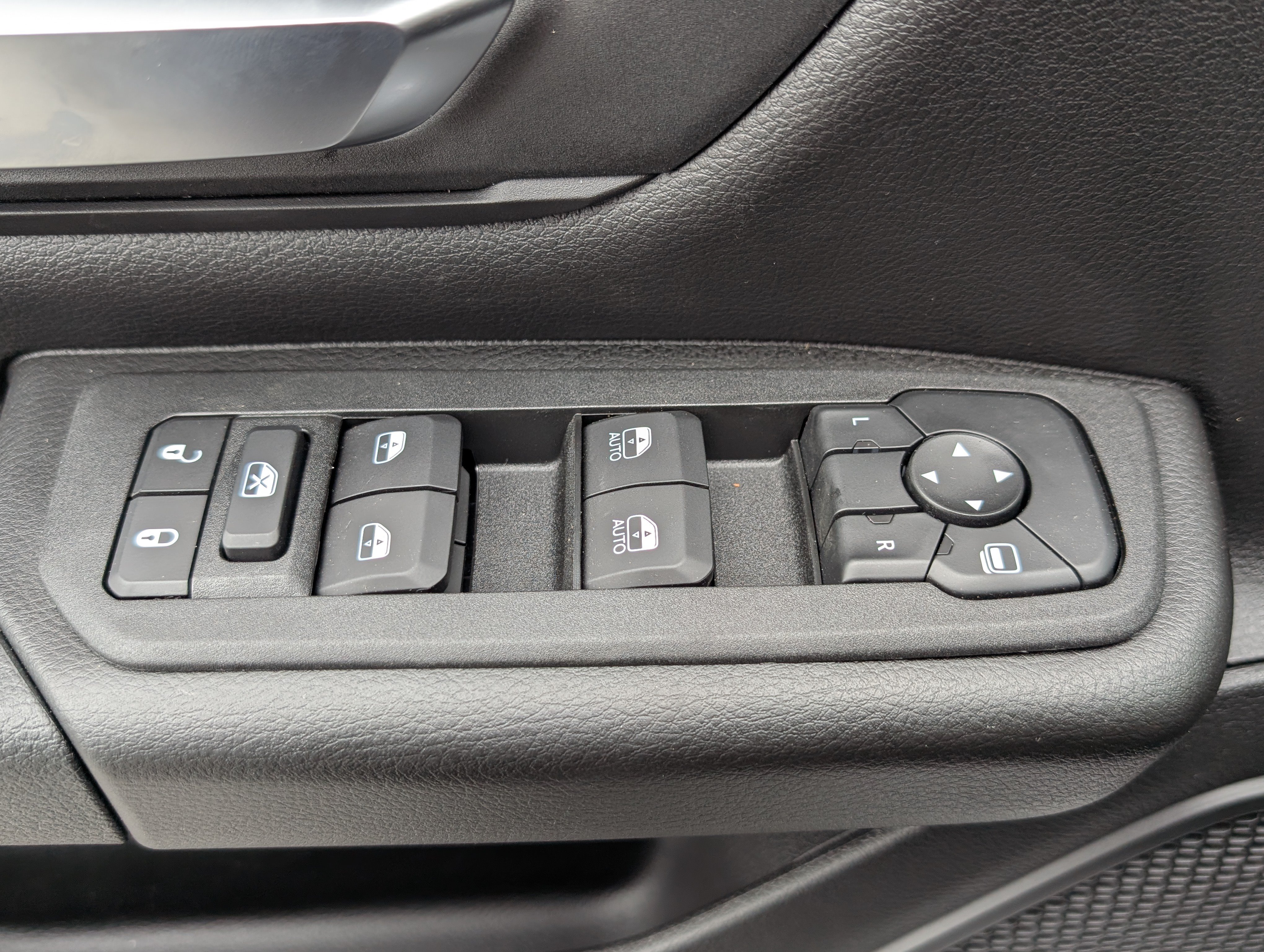 New 2025 RAM 1500 Tradesman w/ Night Edition AWD/4WD image 16