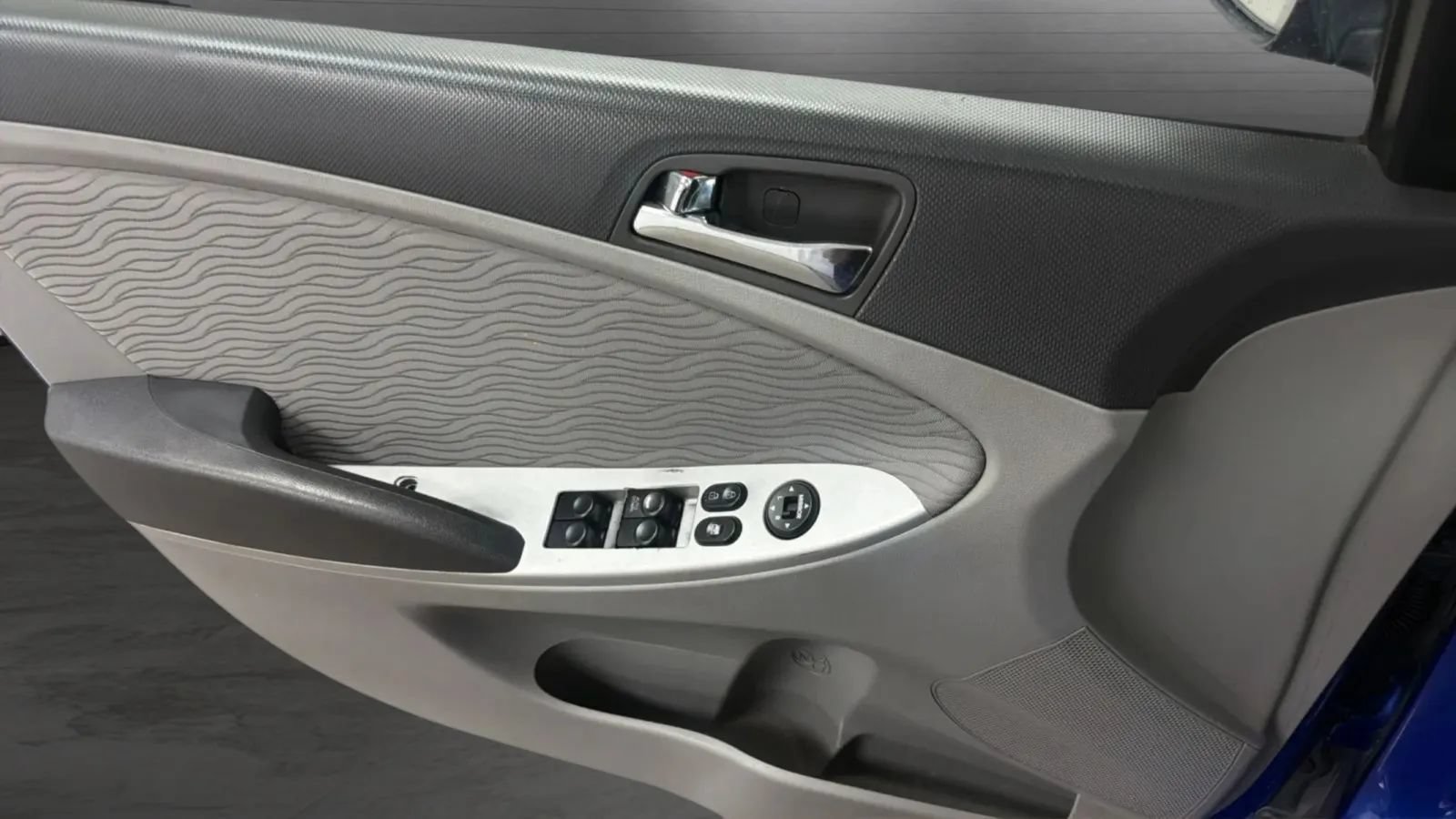 Used 2012 Hyundai Accent GLS w/ Premium Pkg 3 FWD image 15