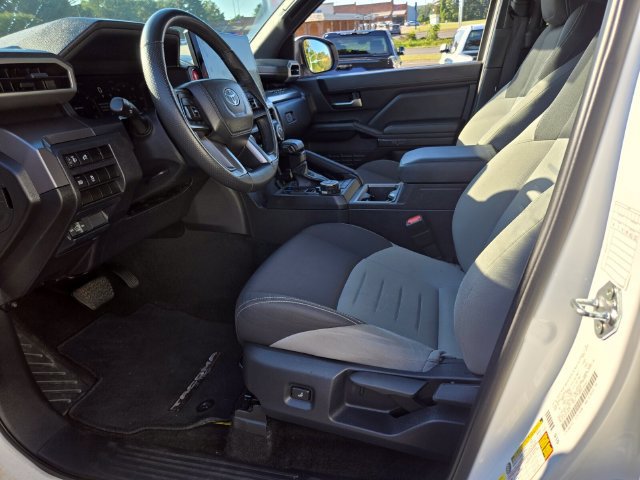 Used 2025 Toyota Tacoma TRD Off-Road AWD/4WD image 11