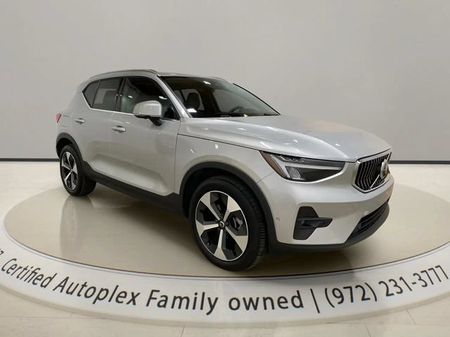 Used 2025 Volvo XC40 B5 Plus AWD/4WD image 7