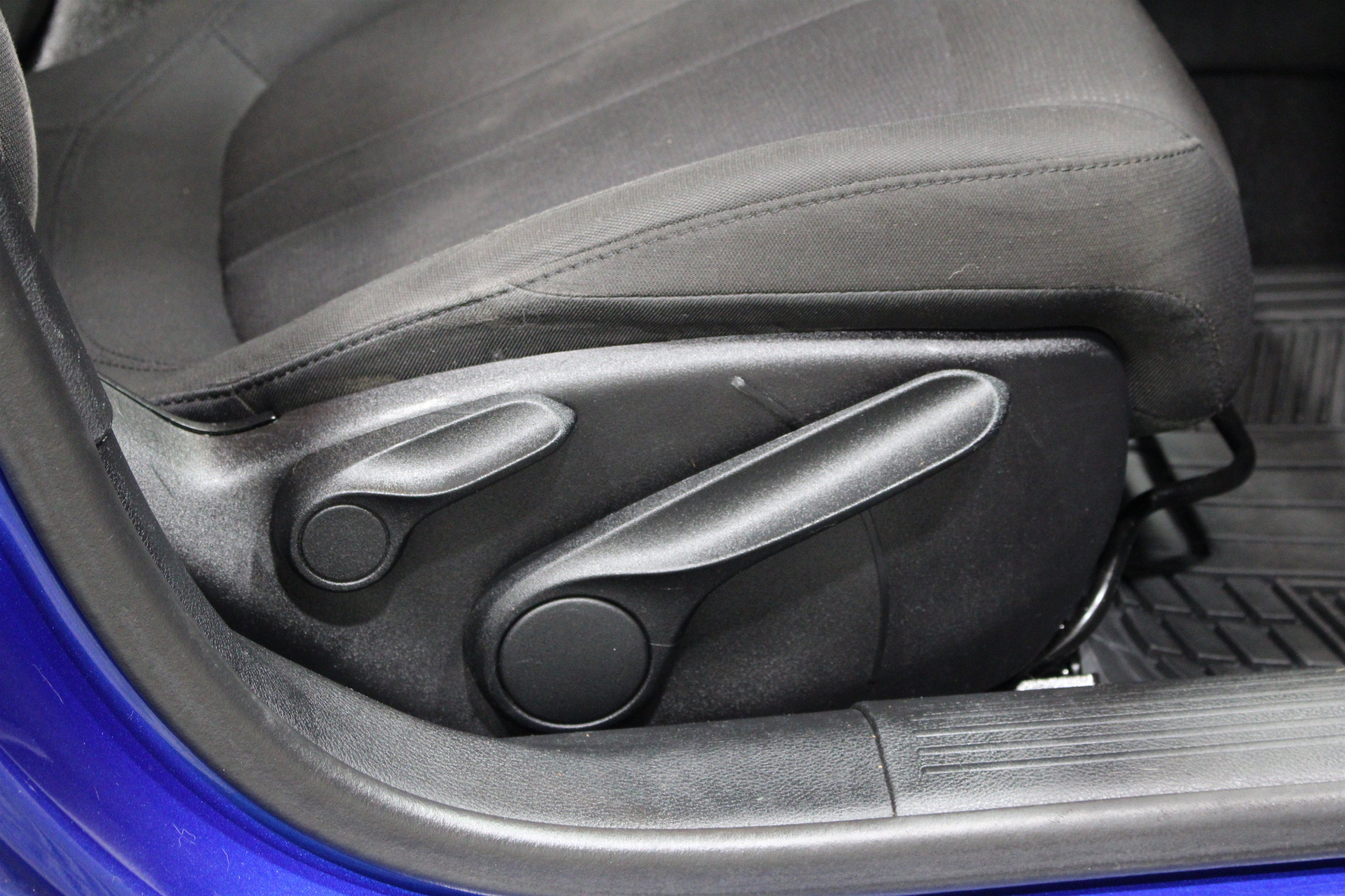 Used 2015 Chrysler 200 Limited FWD image 21