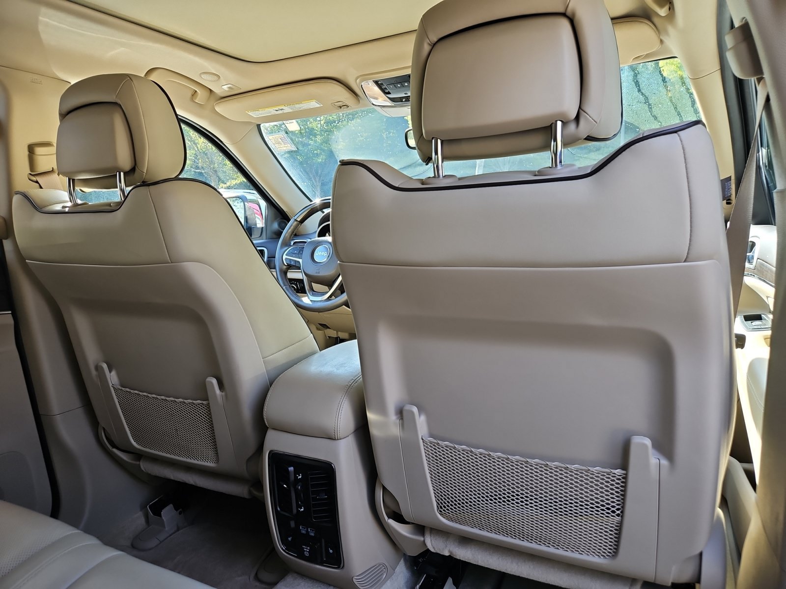 Used 2018 Jeep Grand Cherokee Overland AWD/4WD image 18