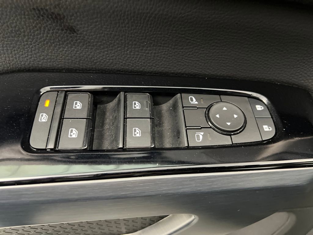 Used 2025 Nissan Pathfinder SL image 12