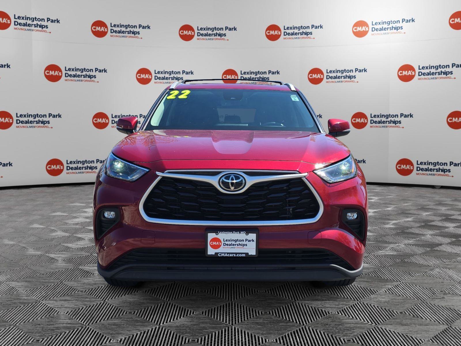 Used 2022 Toyota Highlander XLE image 2