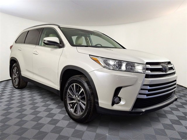 Used 2019 Toyota Highlander XLE image 1