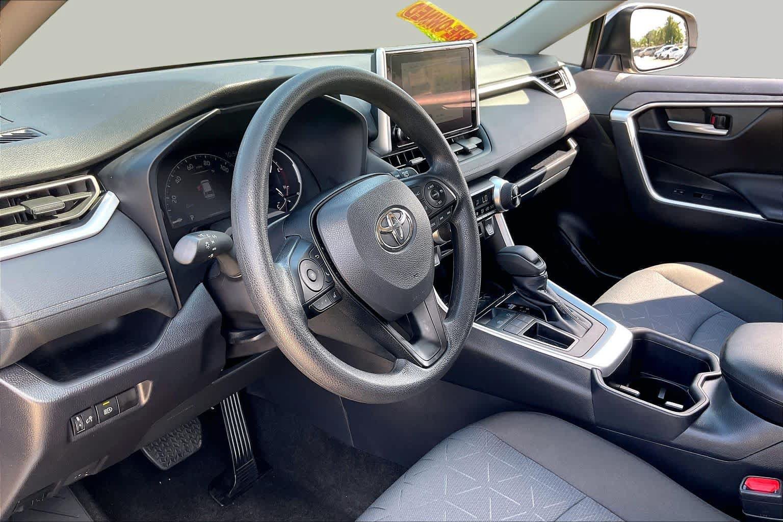 Used 2025 Toyota RAV4 XLE FWD image 15
