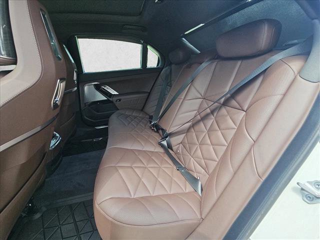 Used 2025 BMW 740i xDrive AWD/4WD image 18