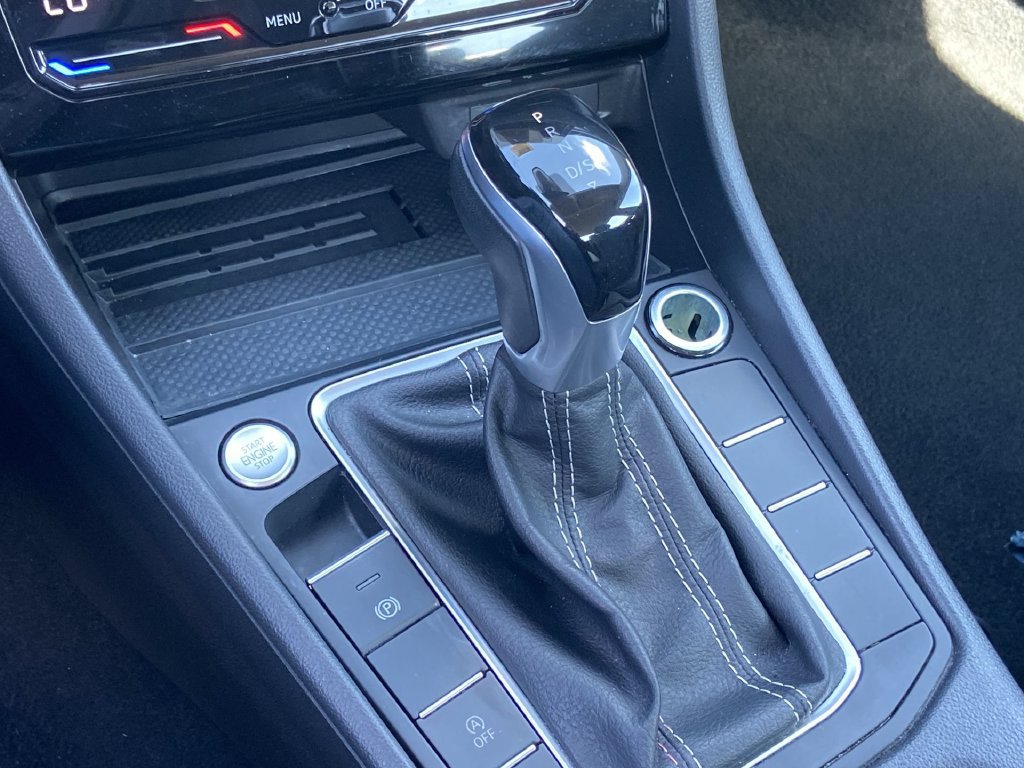 Used 2025 Volkswagen Jetta SE FWD image 11