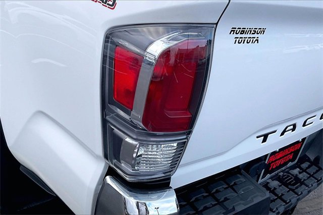 Used 2022 Toyota Tacoma TRD Off-Road image 29