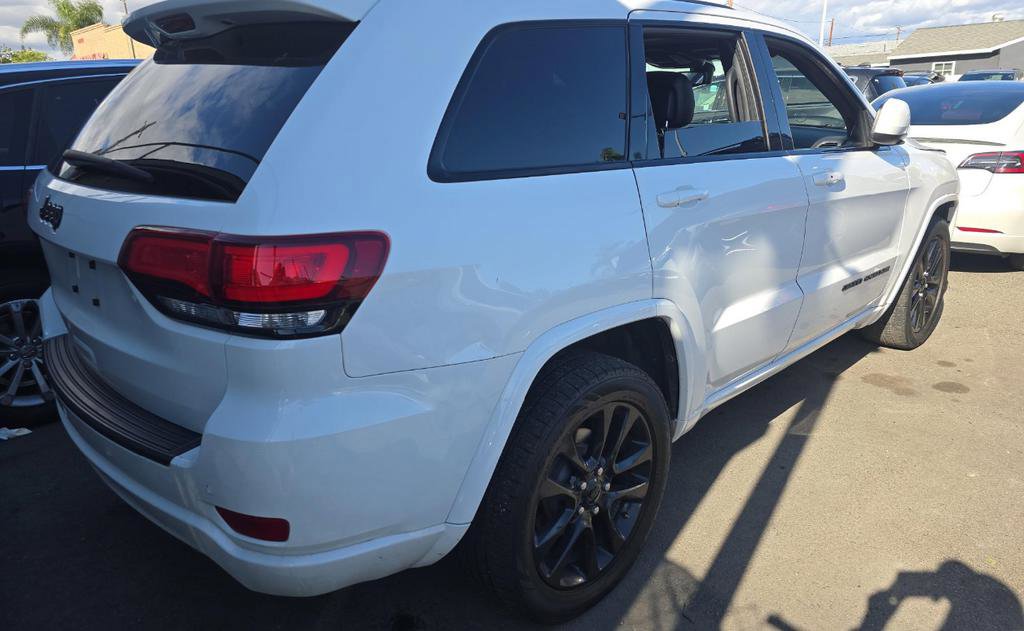 Used 2019 Jeep Grand Cherokee Altitude image 13