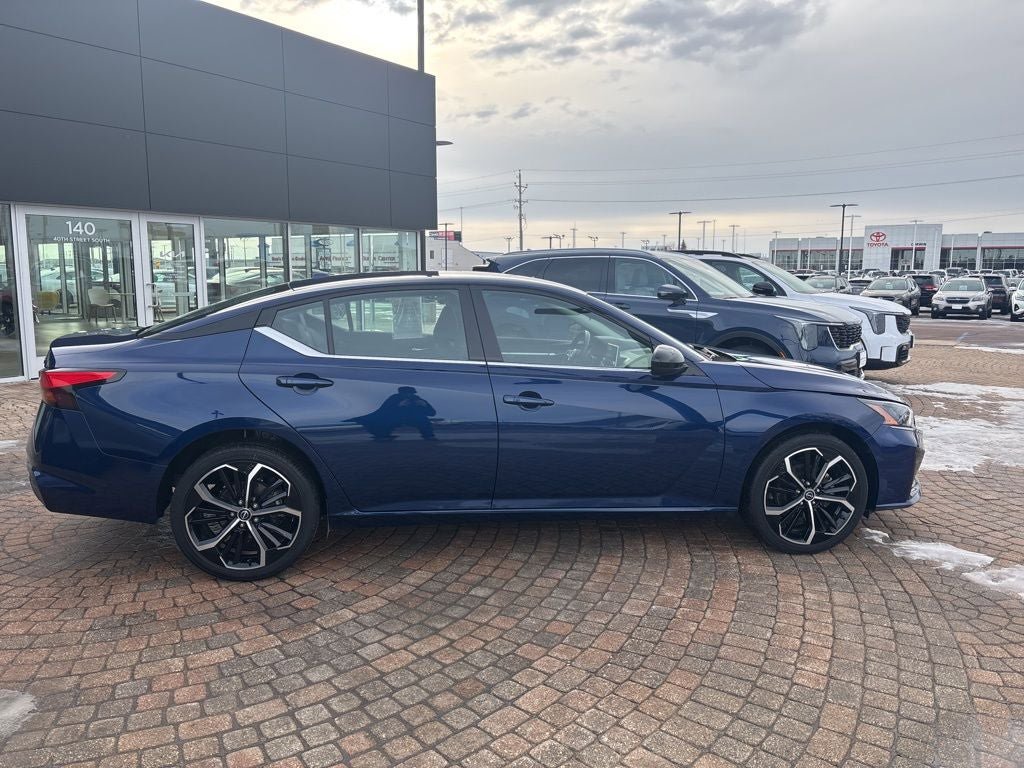 Used 2024 Nissan Altima 2.5 SR AWD/4WD image 4