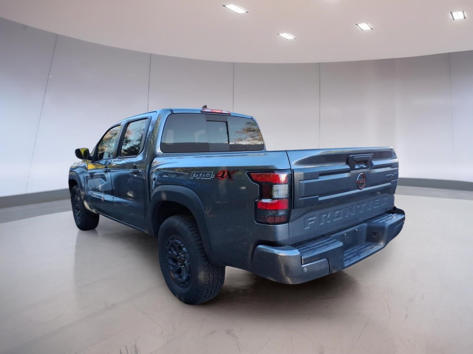 Used 2026 Nissan Frontier PRO-4X AWD/4WD image 3