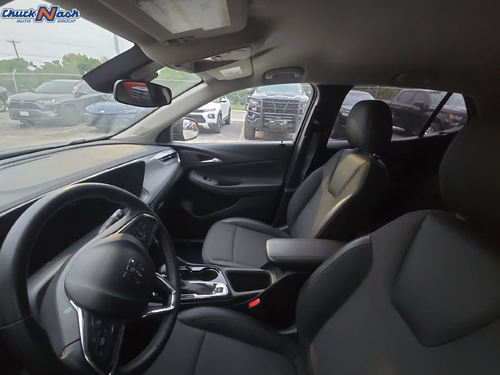 Used 2025 Buick Encore GX Preferred AWD/4WD image 9