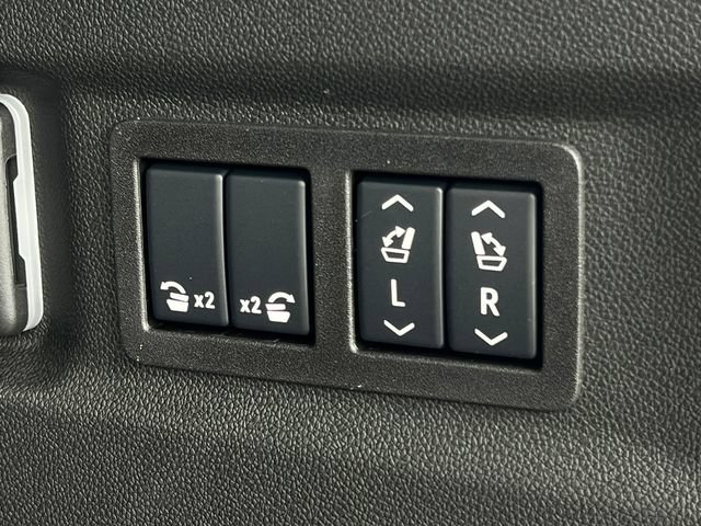 New 2026 Chevrolet Suburban LT w/ Comfort Package AWD/4WD image 39