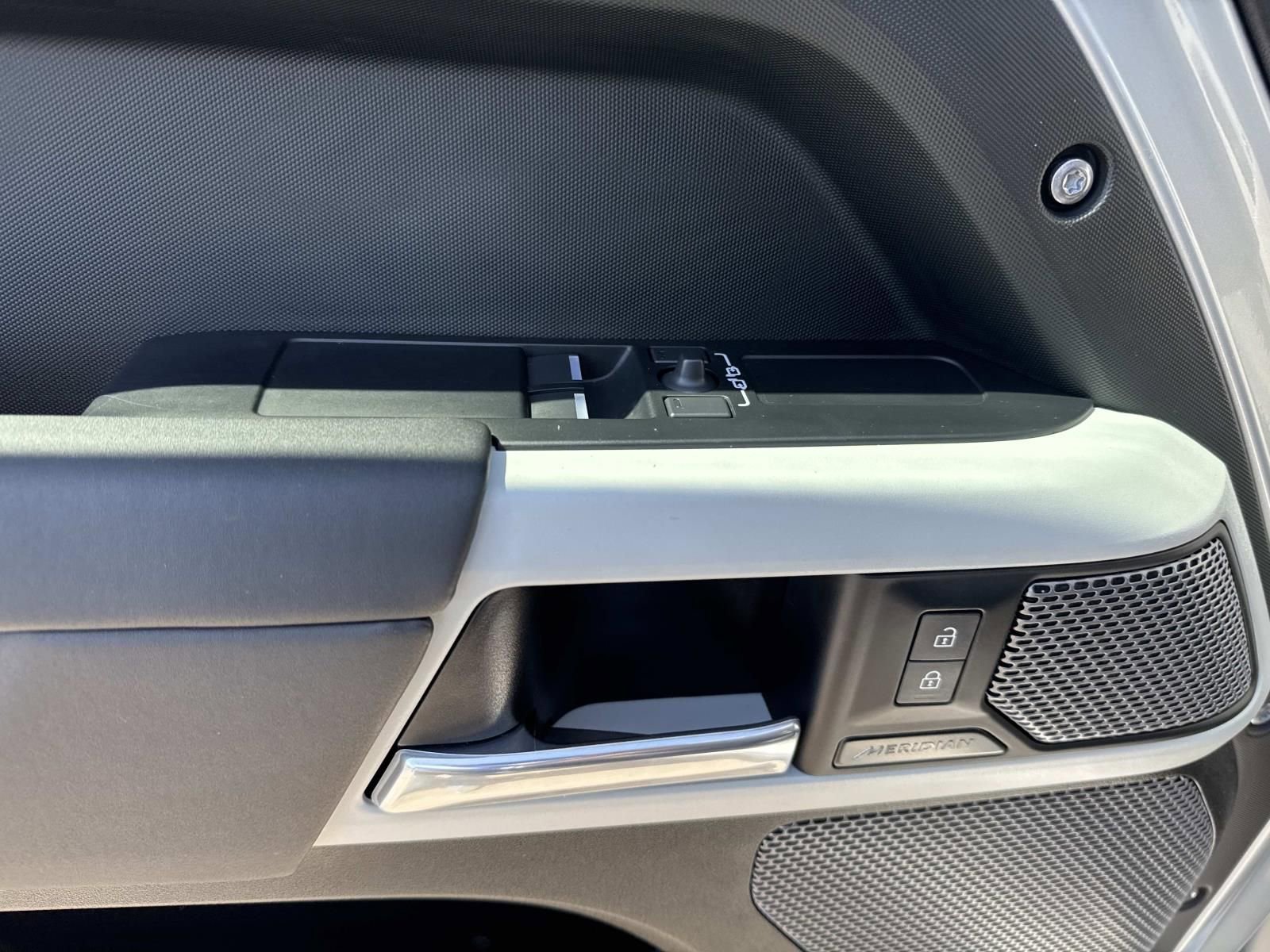 Used 2024 Land Rover Defender 90 S image 20