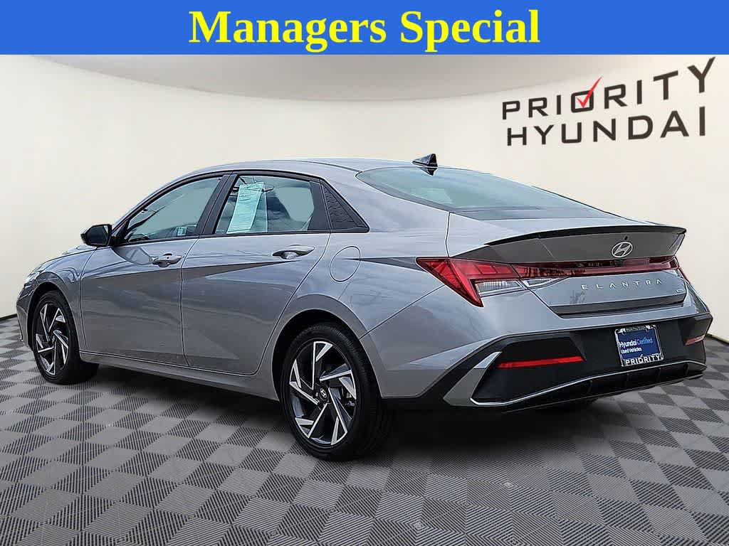 Certified 2025 Hyundai Elantra SEL FWD image 6